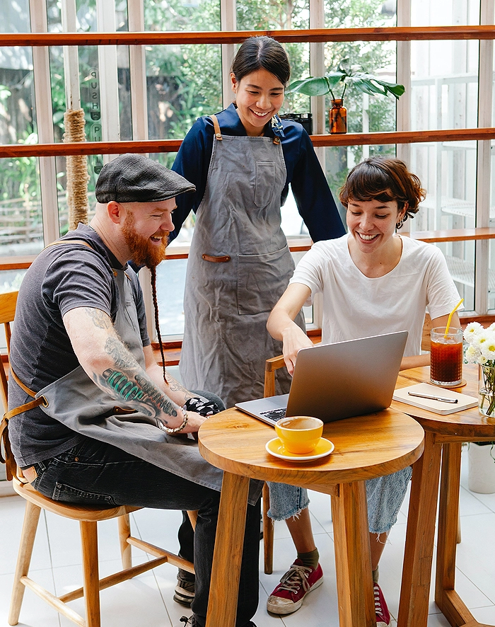 tech-worker-helping-small-business